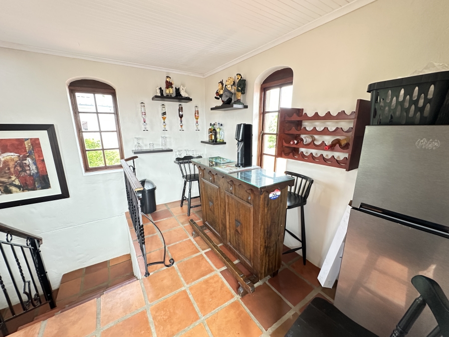 6 Bedroom Property for Sale in Kingfisher Creek Western Cape